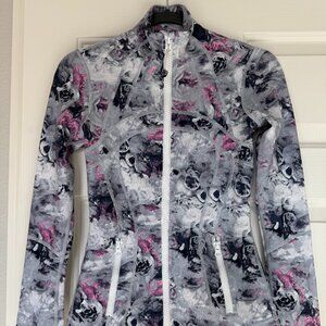 *PRE-OWNED* lululemon Women's Size 4 Define Jacket